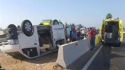 إصابة 13 شخصا في انقلاب سيارة ميكروباص على طريق بنها الحر بالقليوبية