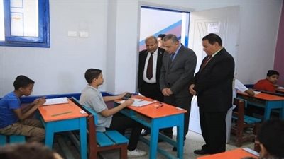 «الفقي» يتفقد لجان امتحانات الشهادة الإعدادية بمدارس سوهاج