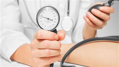 منها ماء جوز الهند.. مشروبات تعمل على خفض ضغط الدم