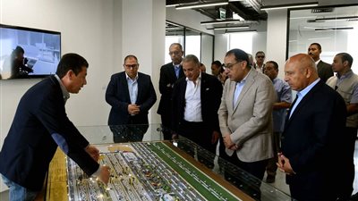 رئيس الوزراء يتفقد ميناء السادس من أكتوبر الجاف بعد تشغيله 