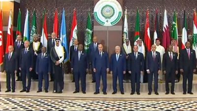 صورة تذكارية للقادة العرب قبيل انطلاق القمة العربية بمشاركة الرئيس السيسي
