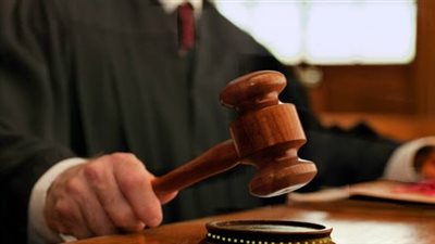  محاكمة عامل وزوجته بتهمة الاتجار في البشر