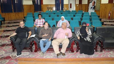 مدير التعليم الفني بالقاهرة يتابع سير الامتحانات بالمواد العملية والمعملية