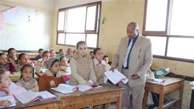 زيارة مفاجئة تطيح بمسؤولين في التعليم وتكشف 