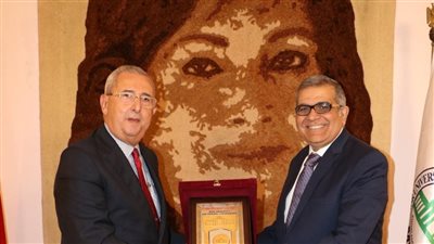  كلية طب جامعة مصر للعلوم والتكنولوجيا تعقد المؤتمر البحثى الطلابى الأول للنظام التكاملى 