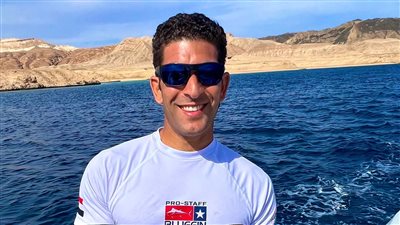 عمر خليفة يحقق أرقامًا قياسية عالمية في رياضة صيد الأسماك