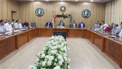 تفاصيل اجتماع محافظ المنوفية بكبار تجار وموردي القمح 