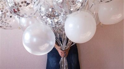 تحذير خطير من بلالين الهيليوم بعد انفجارها بوجه فتاة في عيد ميلادها