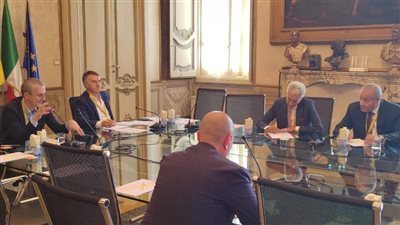 وزير التموين يجتمع مع ممثلي الشركة الإيطالية المكلفة بتصميم أسواق اليوم الواحد