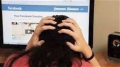 علقة ساخنة لشباب ابتز فتيات قريته بنشر صور فاضحة بقنا 