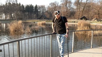 علماء الأعصاب يبتكرون تقنية تساعد رجل مشلول على الحركة من جديد