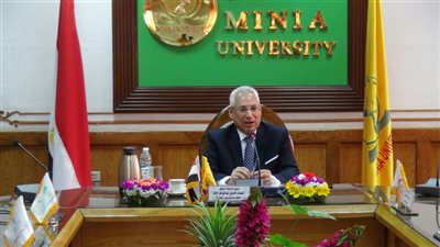 رئيس جامعة المنيا يزف بشرى للعاملين بالأجر اليومي