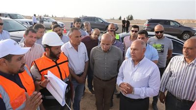 وزير النقل يتفقد مواقع العمل بمشروع تطوير طريق وادي النطرون العلمين 