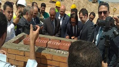 القوى العاملة بالإسماعيلية تشارك في وضع حجر أساس توسعات «جيد تكستايل»