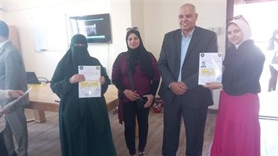 القوى العاملة تسلم شهادات إتمام التدريب المهنى على مهارات اللغة الإنجليزية بالسويس 