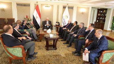 وزير التعليم العالي يعقد اجتماعًا مع وفد جامعة أريزونا الأمريكية 