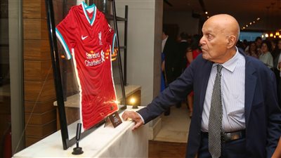 فودافون مصر تستكمل جهودها في دعم مؤسسة مجدي يعقوب.. وتتبرع بقميص صلاح