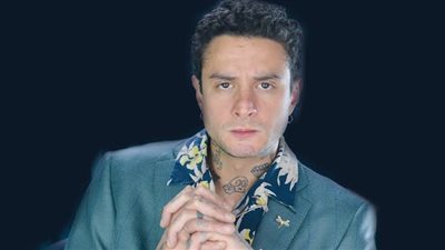 أحمد الفيشاوي يؤدي مناسك العمرة بـ«التاتو» (صورة)