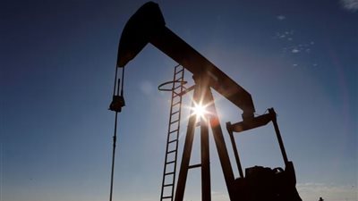 ارتفاع أسعار النفط عند التسوية وسط فرض ترامب رسوما جمركية بنسبة 25%