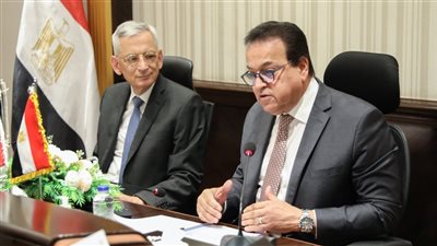 وزير الصحة يناقش إطلاق مشروع تبادل الخبرات الفرنسية بمنظومة التأمين الصحي الشامل