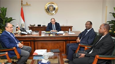 وزير التجارة والصناعة يبحث مع سفير رواندا بالقاهرة ملفات التعاون المشترك