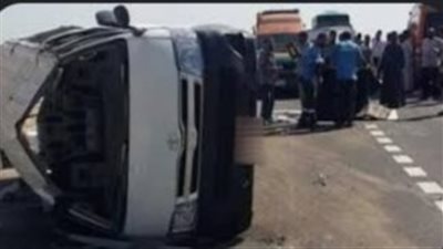 إصابة 12شخصا في انقلاب ميكروباص بالبحيرة 