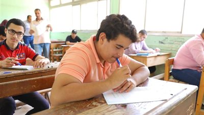  طلاب القسم الأدبى بالثانوية الأزهرية يؤدون امتحان مادة التوحيد