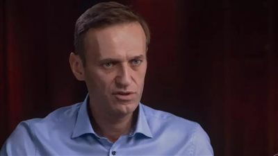 كواليس اعتقال نشطاء احتفلوا بعيد ميلاد زعيم المعارضة الروسية أليكسي نافالني