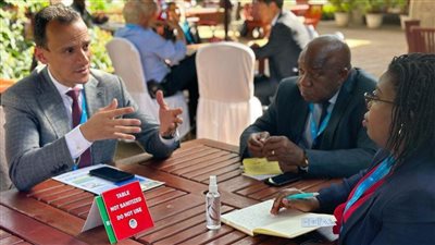 مساعد وزير الإسكان يلتقى نائبة وزير الإسكان الموزمبيقى لبحث سبل التعاون