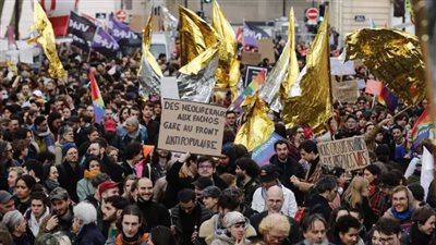 طبول الخطر تدق أبواب الاقتصاد الفرنسي بعد الاحتجاجات ضد إصلاح نظام التقاعد