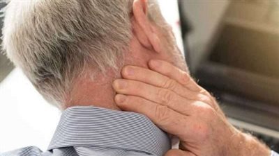 خبراء يكشفون أسباب الصداع الناشئ من الرقبة