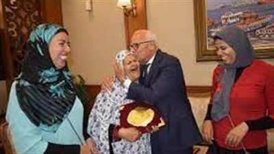 رحلة عمرة.. هكذا كرم محافظ بورسعيد الأم المثالية على مستوى الجمهورية 