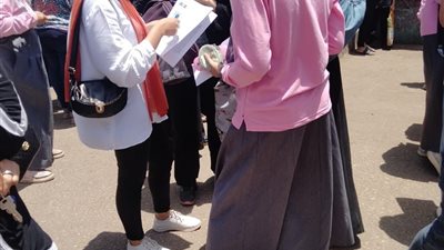 شكاوى طلاب الثانوية العامة من أصوات اللوادر وعمال الهدد أمام اللجان بفيصل