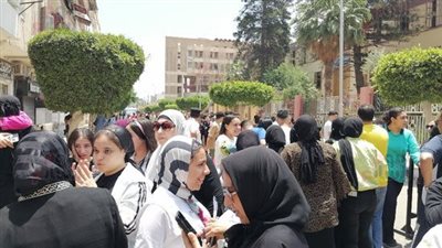 فرحة بين طلاب الثانوية العامة لسهولة امتحانات اللغة الأجنبية الثانية 