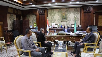 محافظ المنيا يقرر إنشاء وحدة لمشروع أيادى مصر ومعرضًا للمنتجات الحرفية والتراثية 