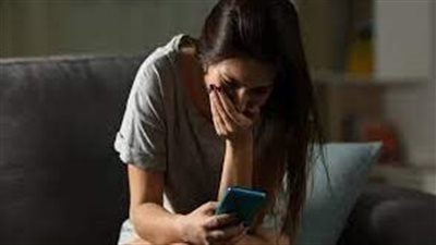 صور وفيديوهات مخلة.. زوج يهدد طليقته بنشر فضائح جنسية لها بالقليوبية