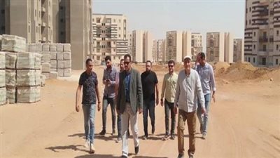 مسئولو الإسكان 