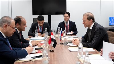 نشاط مكثف لوزير التجارة خلال منتدى سان بطرسبرج الاقتصادي الدولي 