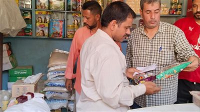 تحرير 13 محضرًا في حملات تموينية على منافذ بيع المواد الغذائية بالمنيا