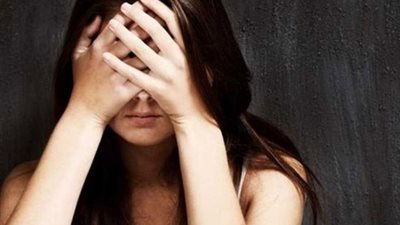 فتاة تحاول التخلص من حياتها داخل منزلها في كوم أمبو