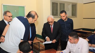 وزير التعليم يتفقد سير امتحان اللغة العربية للثانوية العامة بكفر الشيخ
