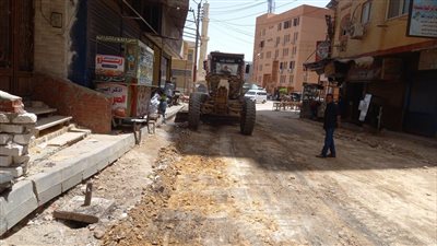 إصلاح الأبراج الكهرباء وتطهير شبكات المياه بقرى بني مزار ورصف طرق في مغاغة بالمنيا