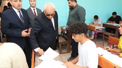 وزير التعليم يتأكد من حل الطلاب في ورقتي إجابة البابل والأسئلة المقالية