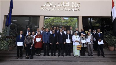 لأول مرة في عهد أحمد عيسي: تكريم مجموعة من الموظفين المتميزين بالسياحة والآثار