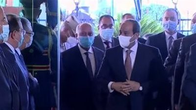 لحظة وصول الرئيس السيسي لمقر افتتاح محطة 