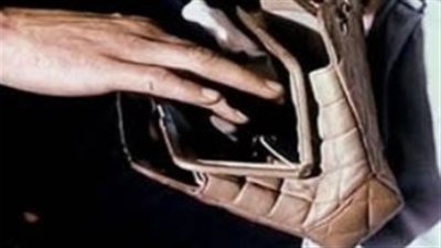 ضبط فتاة لارتكابها واقعة مخجلة مع سيدة داخل محل ملابس بالدقى 