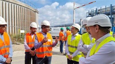 نائب وزير الإسكان يبحث مع كبرى الشركات الفرنسية أحدث أساليب تحلية مياه الشرب