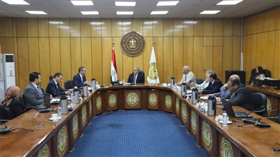 وزير العمل يلتقي ممثلي المبادرة الوطنية لتطوير الصناعة المصرية 