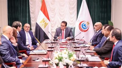 وزير الصحة يبحث مع 
