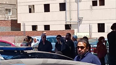 انهيار أروى جودة في جنازة والدها (صور)